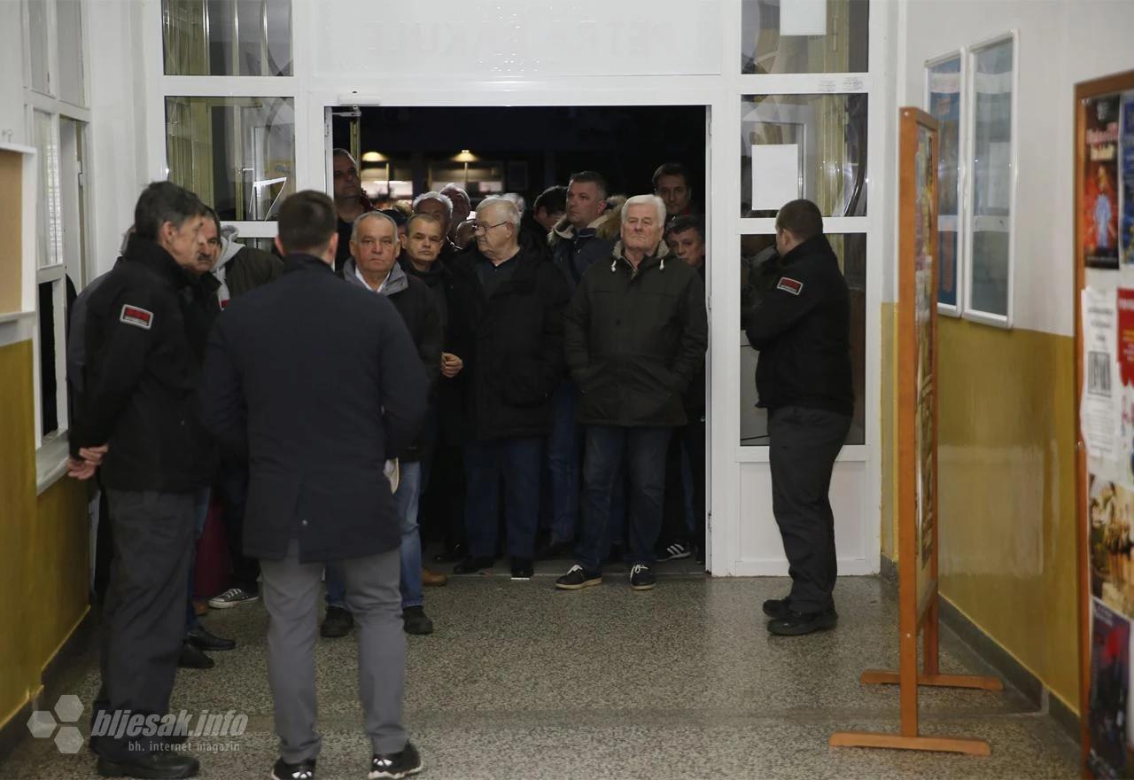 Gužve na biralištima u Mostaru