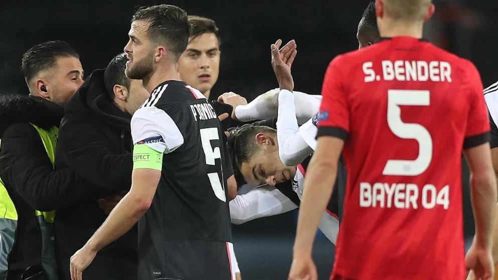 Ronaldo na meti navijača u Leverkusenu