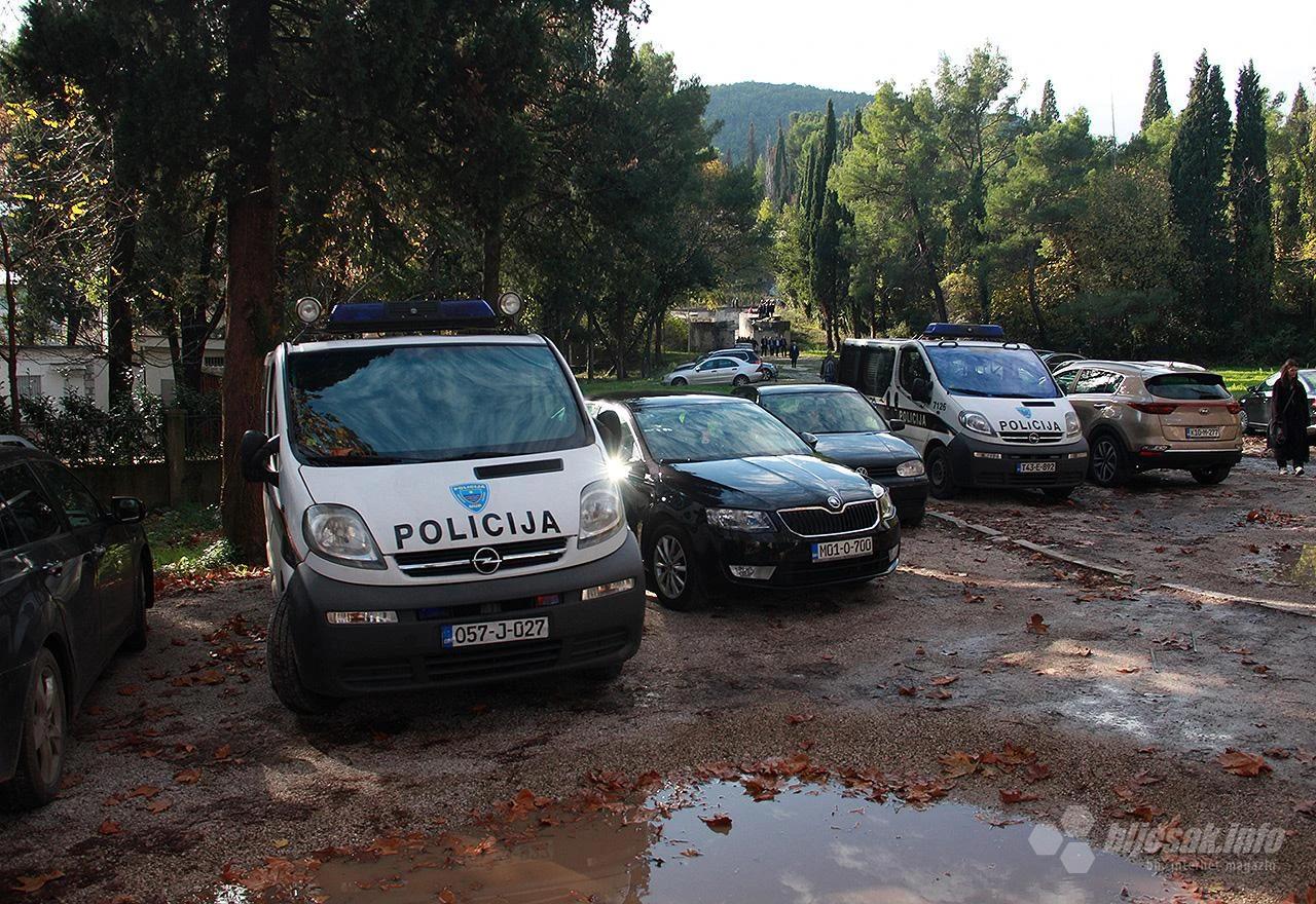 Položeno cvijeće na Partizanskom groblju