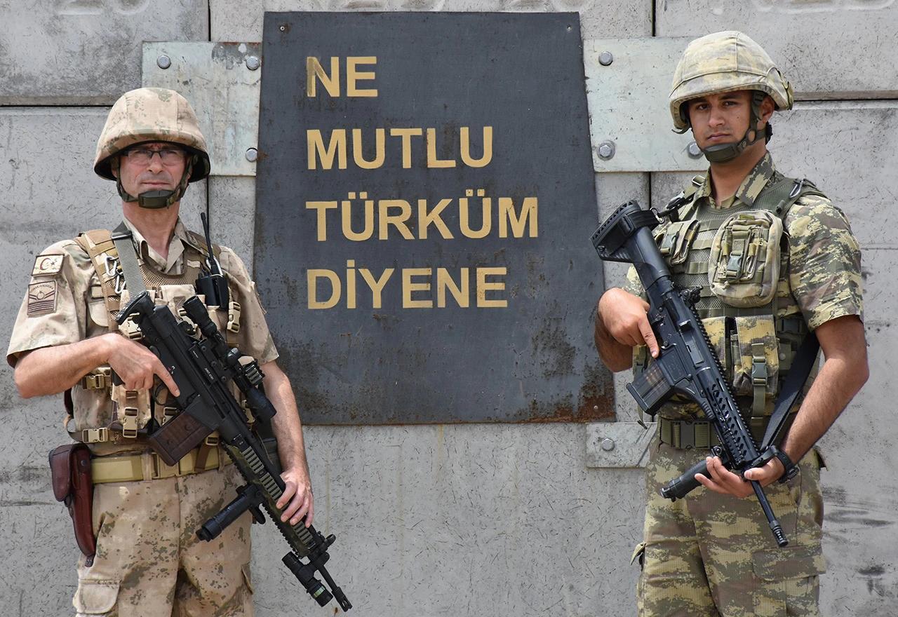 Otac i sin, Lokman Sarislan i Mehmet Ali Sarislan rame uz rame u sastavu turskih oružanih snaga 