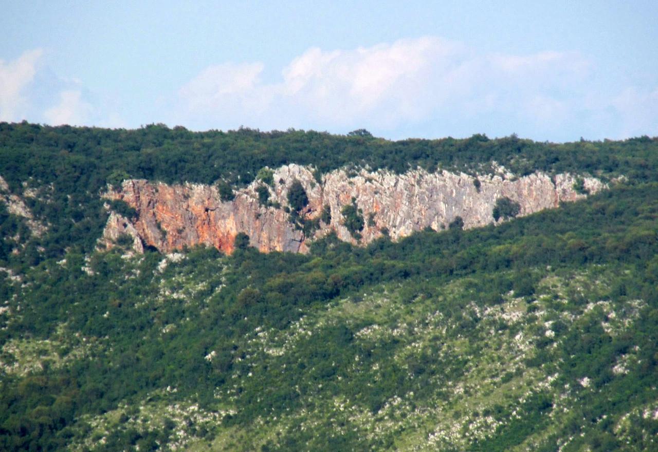 Obodina Vrbina, prirodnoja geološka atrakcija kod Gruda