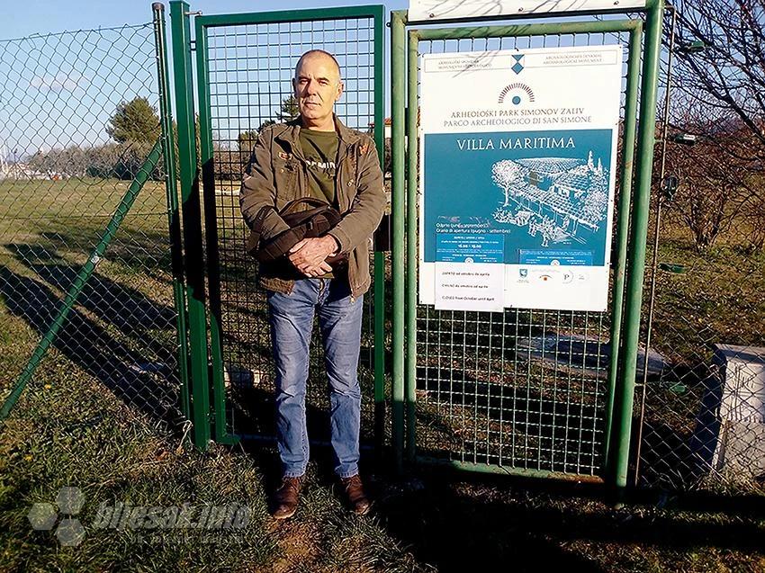 Pred ulazom u arheološki park