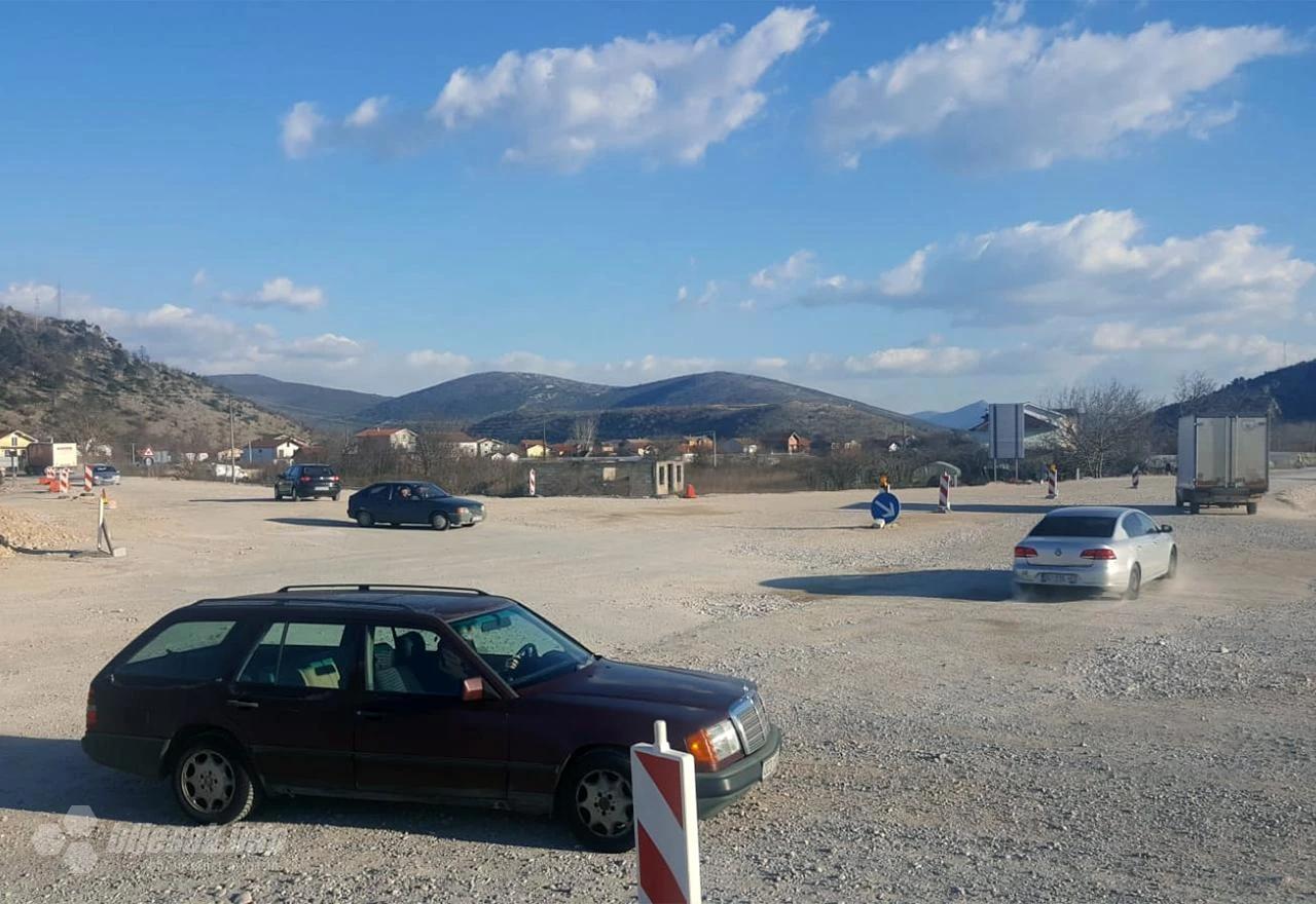 Gradilište na kružnom toku u Čapljini
