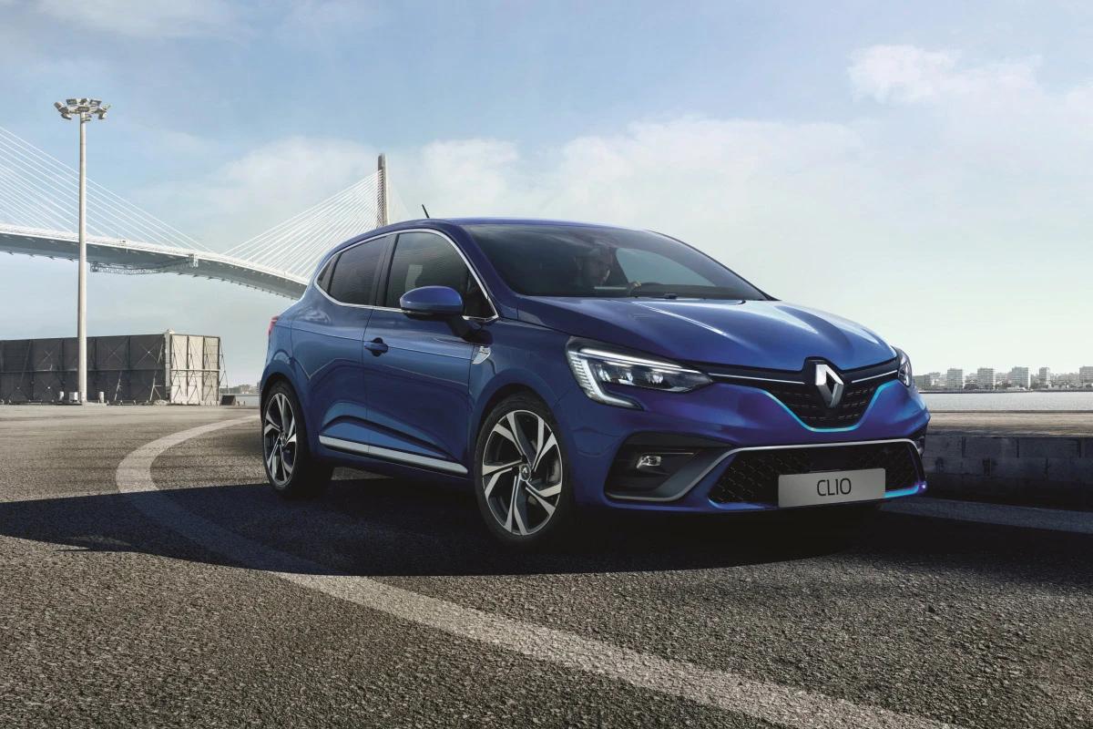 Na prednjoj strani poklopac motora ima oblikovana rebra za veću aerodinamičnu efikasnost