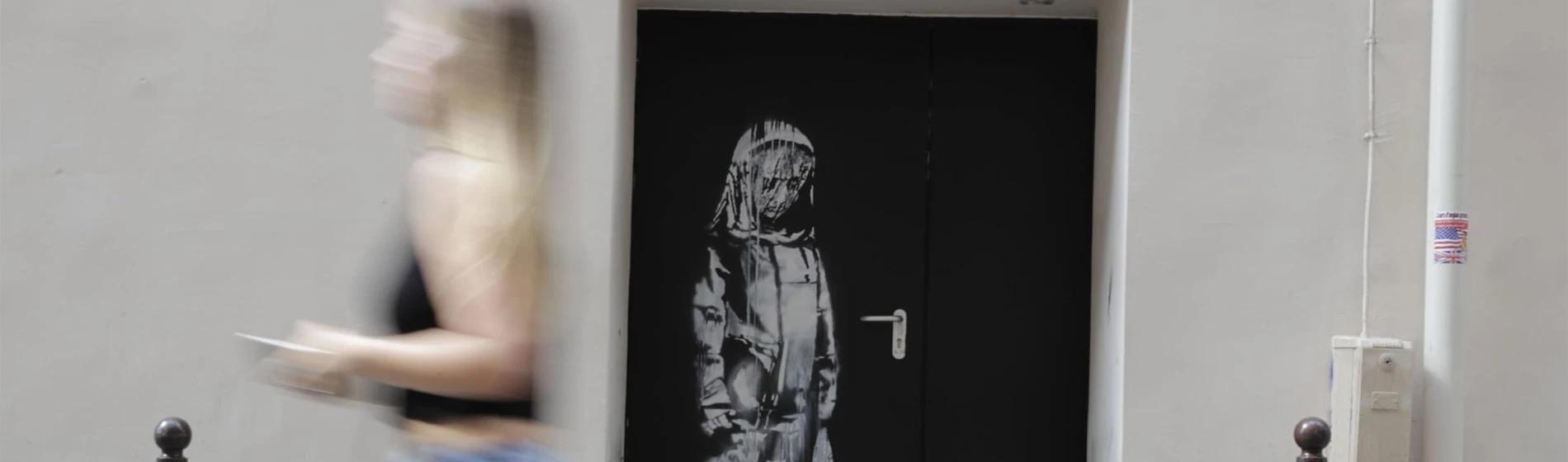 Banksy pred pariškim kazalištem
