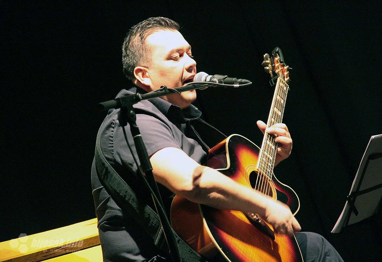 Promotivni akustični koncert Sanela Marića