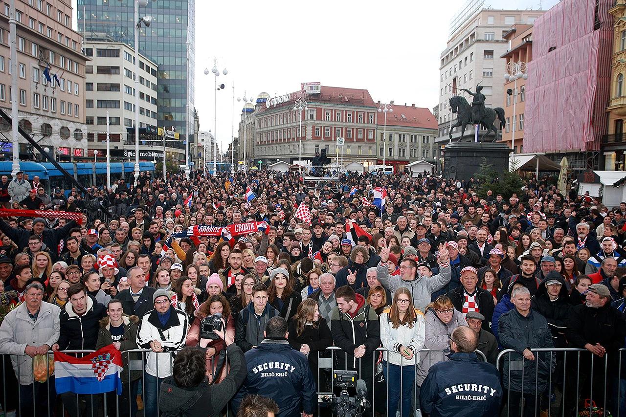 Mnogobrojni građani došli su pozdraviti tenisače