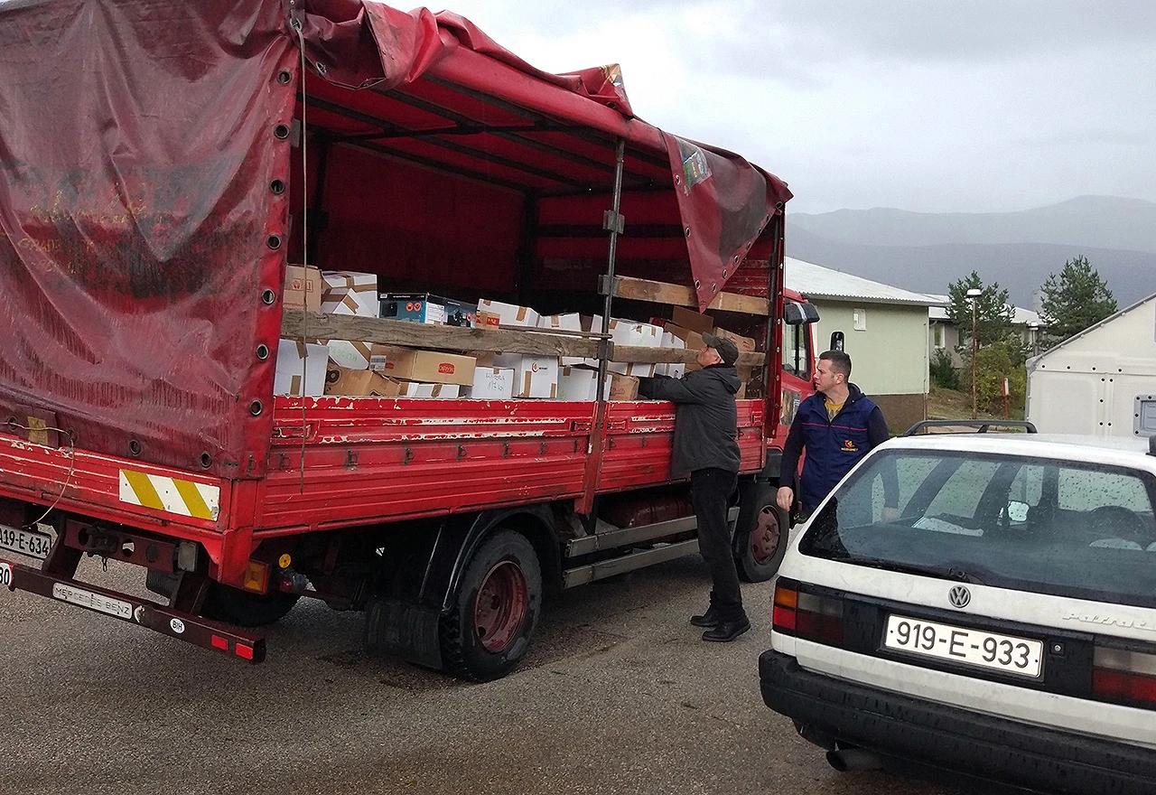 Konvoj humanitarne pomoći  stigao u Salakovac