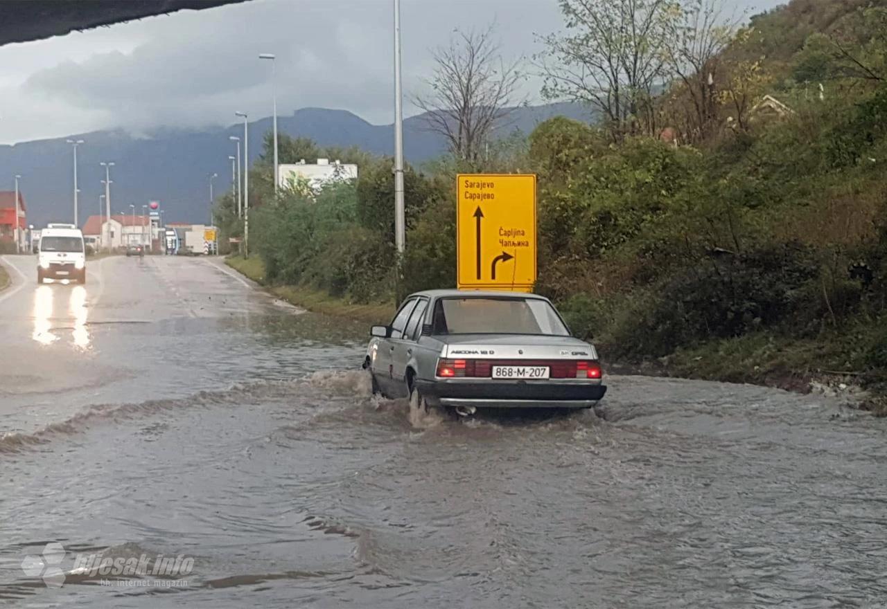 Kiša stvorila probleme u prometovanju u Mostaru