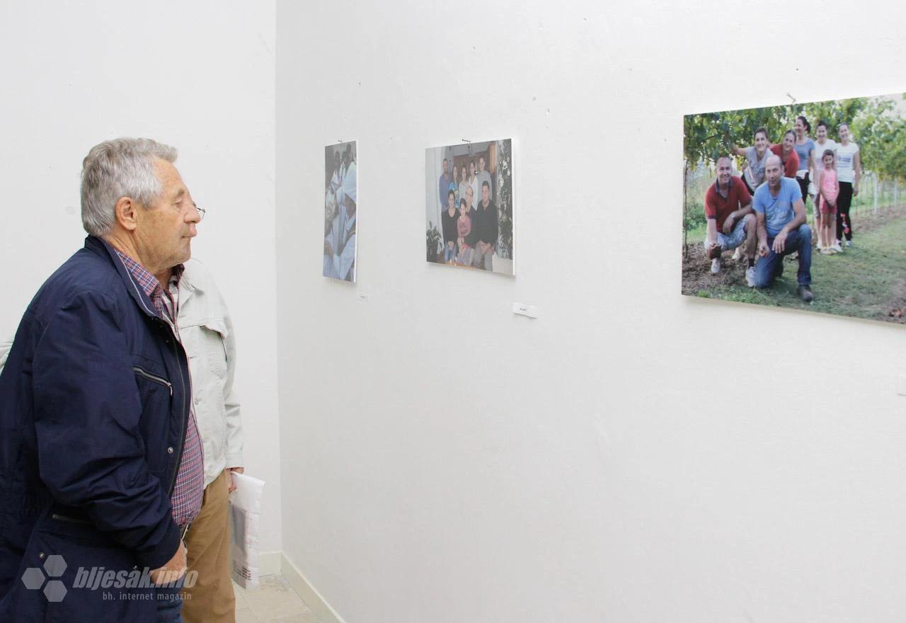 Otvorena izložba fotografija Tropletovog natječaja 'Obitelj-susret generacija'