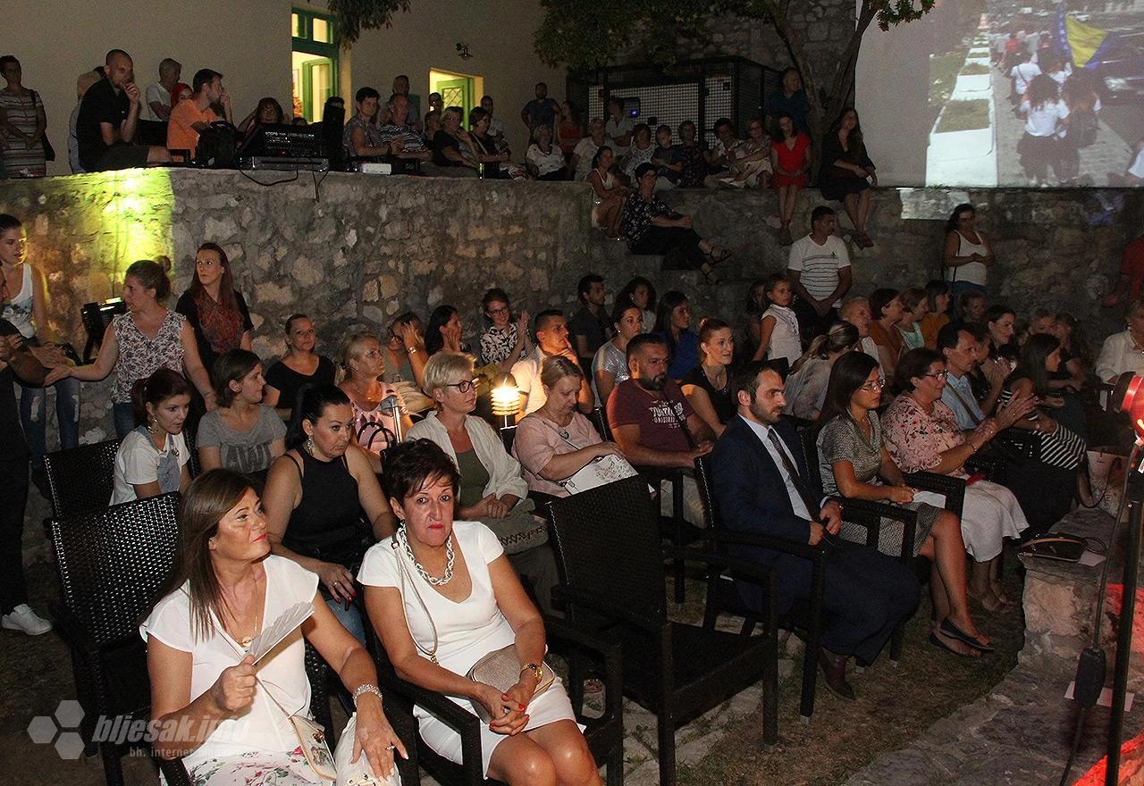 Detalj sa koncerta ansambla Tenelija
