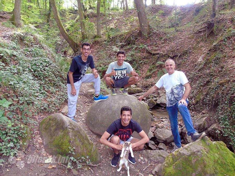 Potočić u kojem „rastu“ kamene kugle