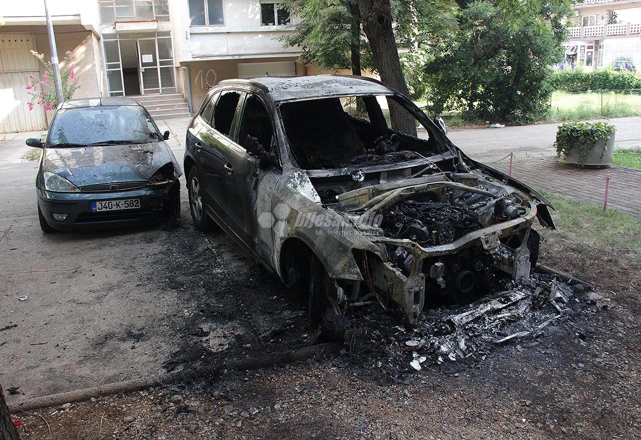 Izgorio automobil u Ulici Leopolda Mandića