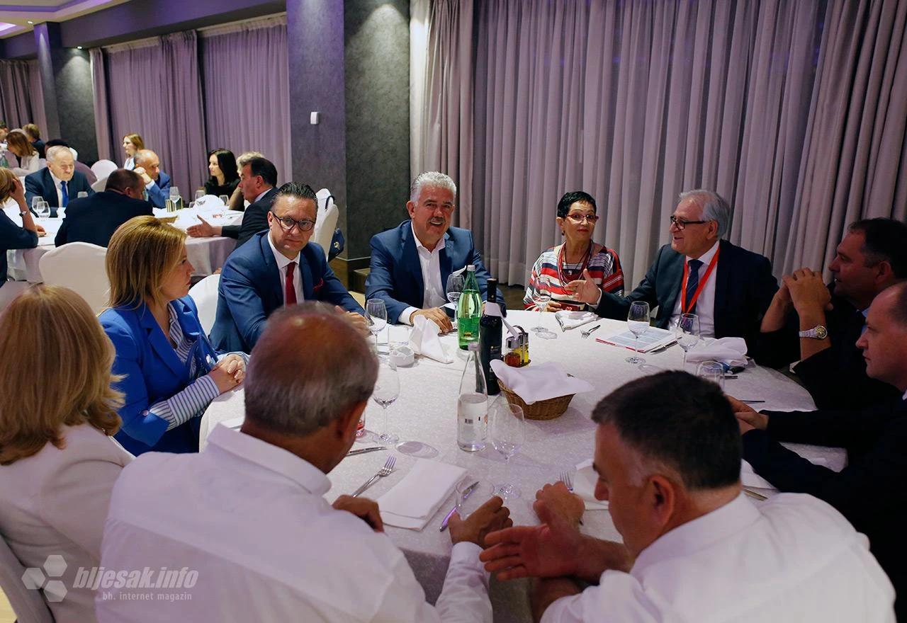 Nakon otvorenja simpozija uslijedila je gala večera u hotelu Mepas u Mostaru