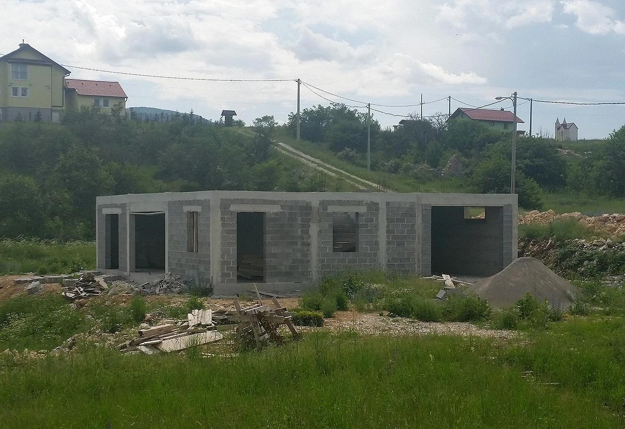 Vlastitim novcima obnavljaju kuće