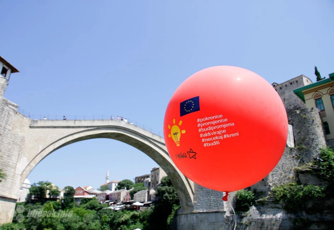 Kampanja studenata Ekonomskih fakulteta 'Ja BiH upalio svjetlo, a ti?'
