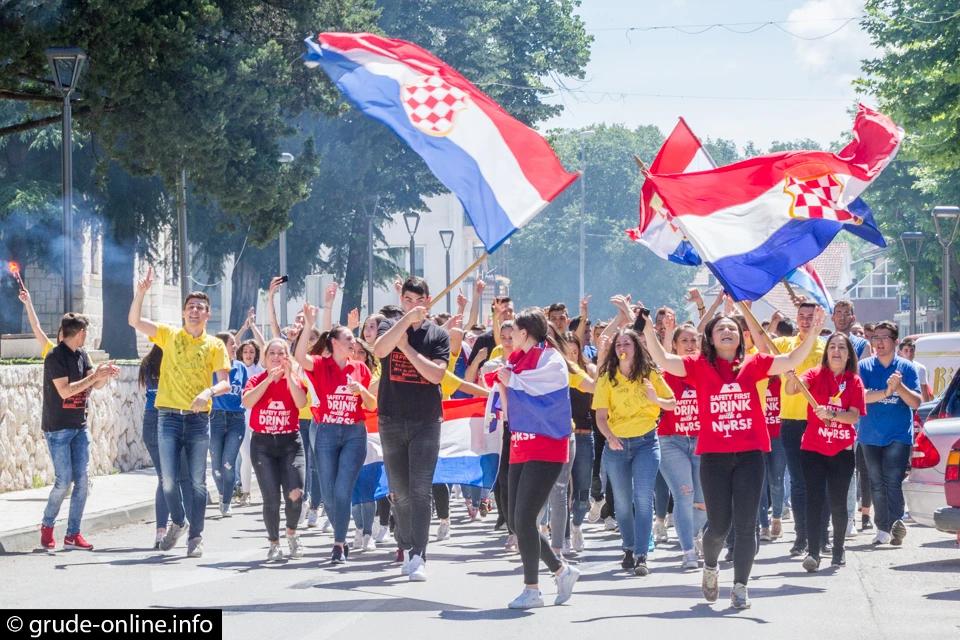 Maturanti u Grudama proslavili zadnji dan nastave