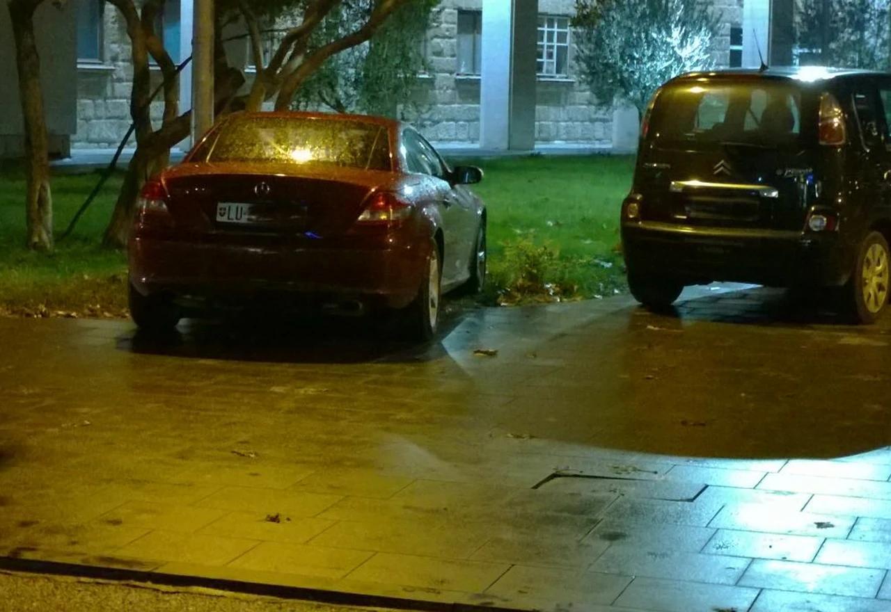  Iz nekoga neće selo, u nekoga neće grad