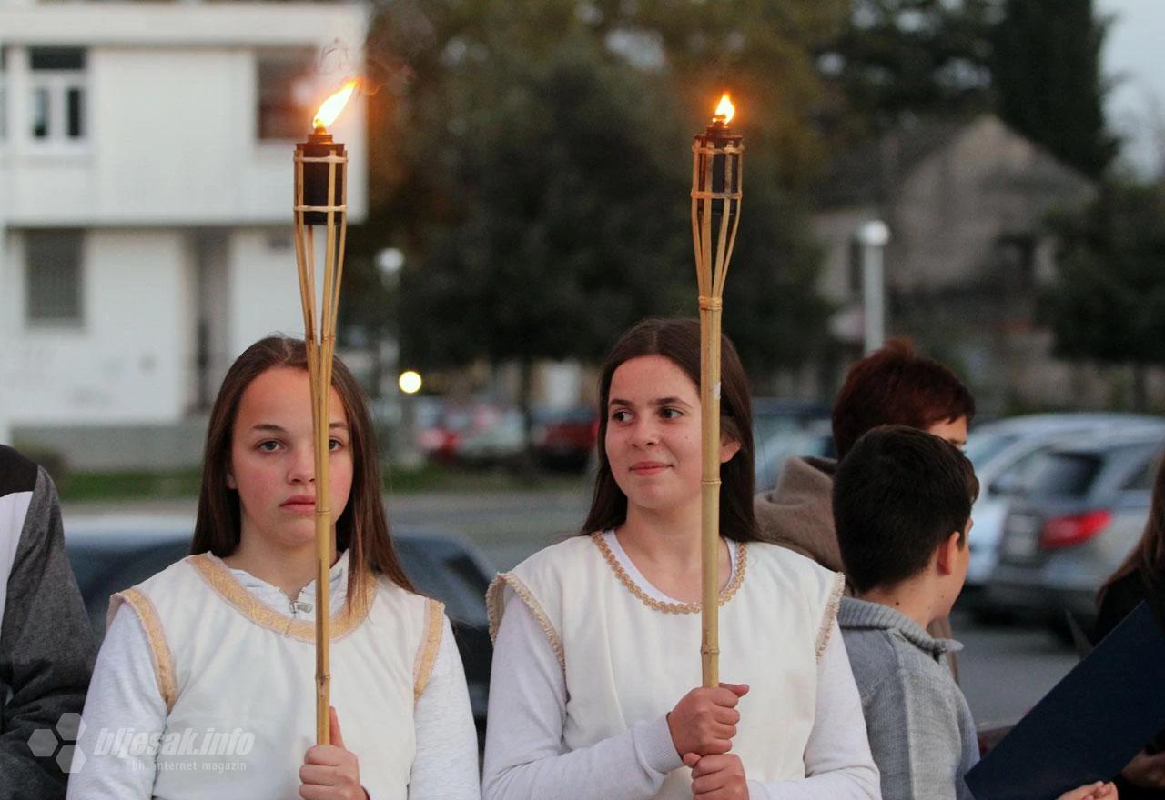 Čapljinci mimohodom i paljenjem svijeća odali počast žrtvama Vukovara