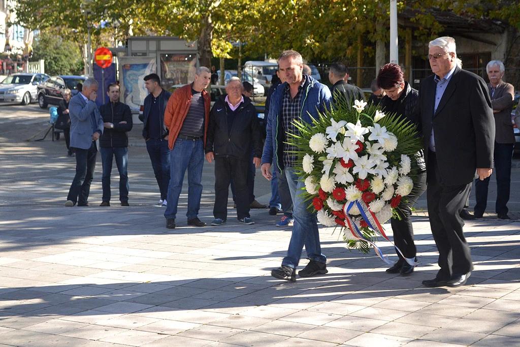 Polaganje vijenaca na Trgu širokobrijeških žrtava