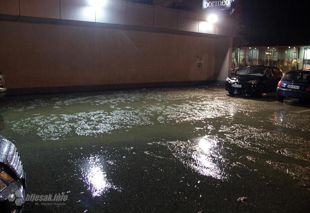 Nakon prve kiše na ulice Mostara isplivale fekalije