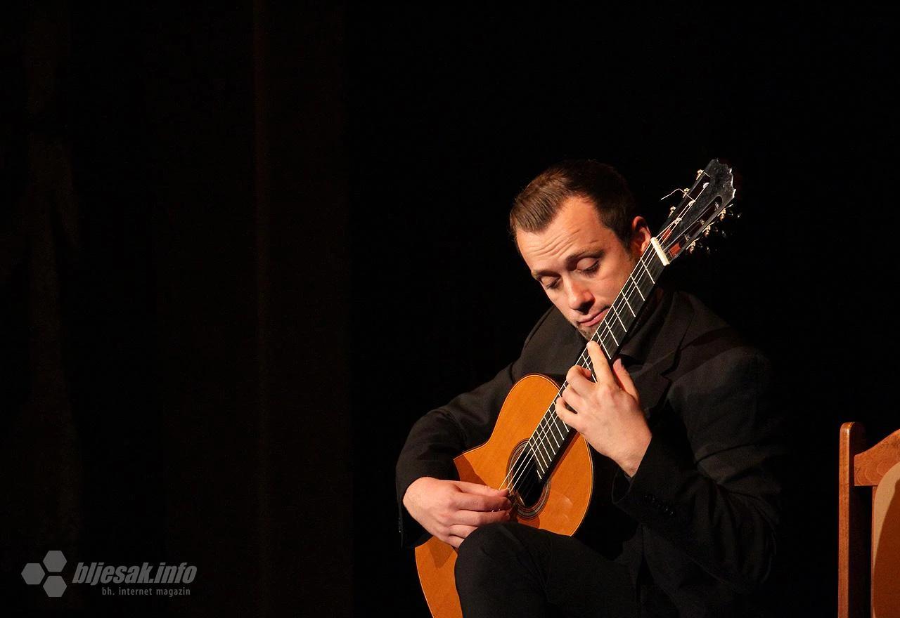 Sanel Redžić,  bh. virtuoz na gitari