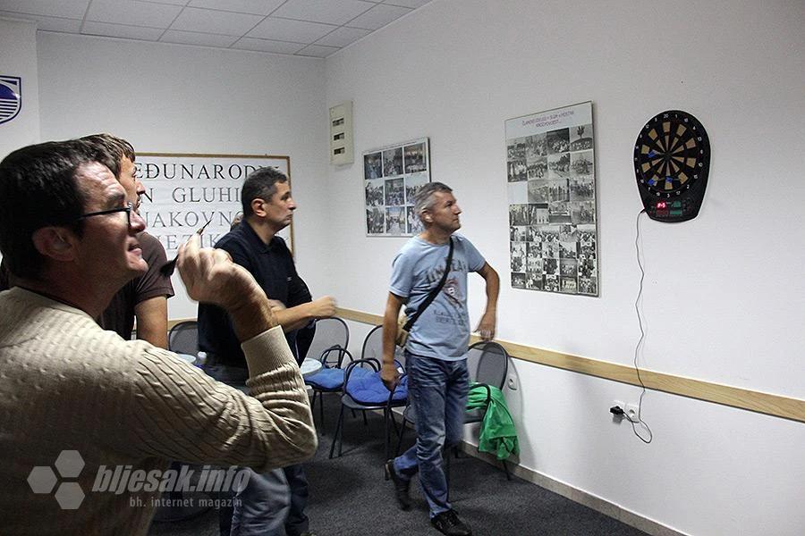 Druženje u prostorijama Udruge gluhih i nagluhih osoba 'Sluh' u Mostaru