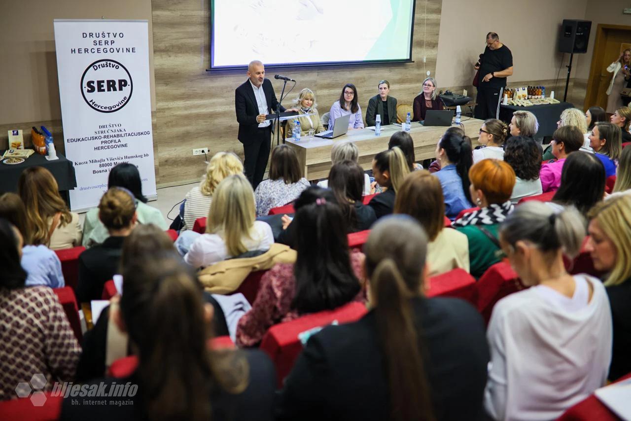 Sudionici seminara pod nazivom Važnost rane intervencije: Ključ za uspješan razvoj