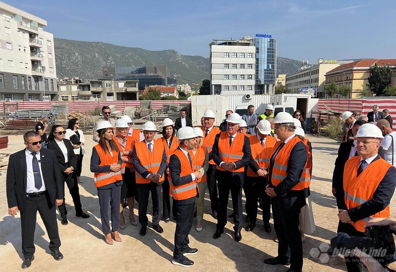 Plenković na gradilištu nove zgrade HNK u Mostaru