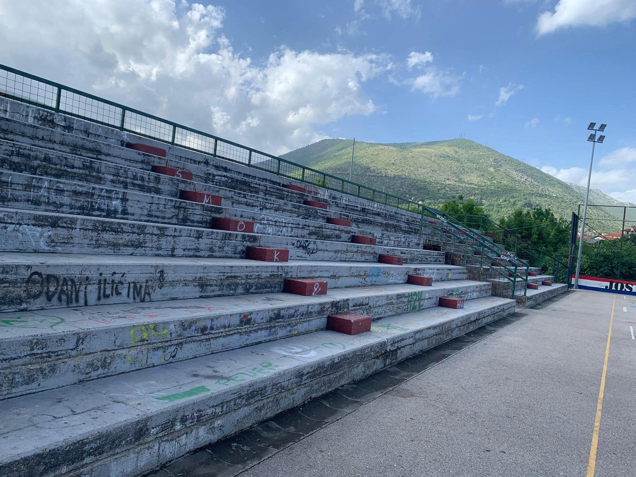 Ilići: Učenici očistili školsko igralište