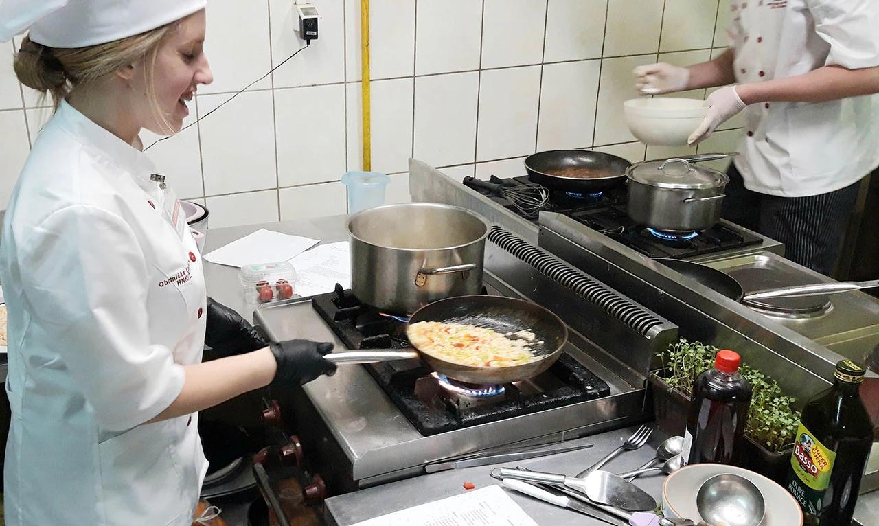 U Mostaru održano natjecanje završnih razreda kuhara i konobara