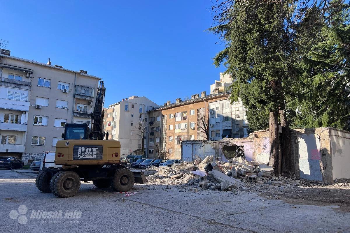 Garaže u mostarskoj Zagrebačkoj odlaze u povijest
