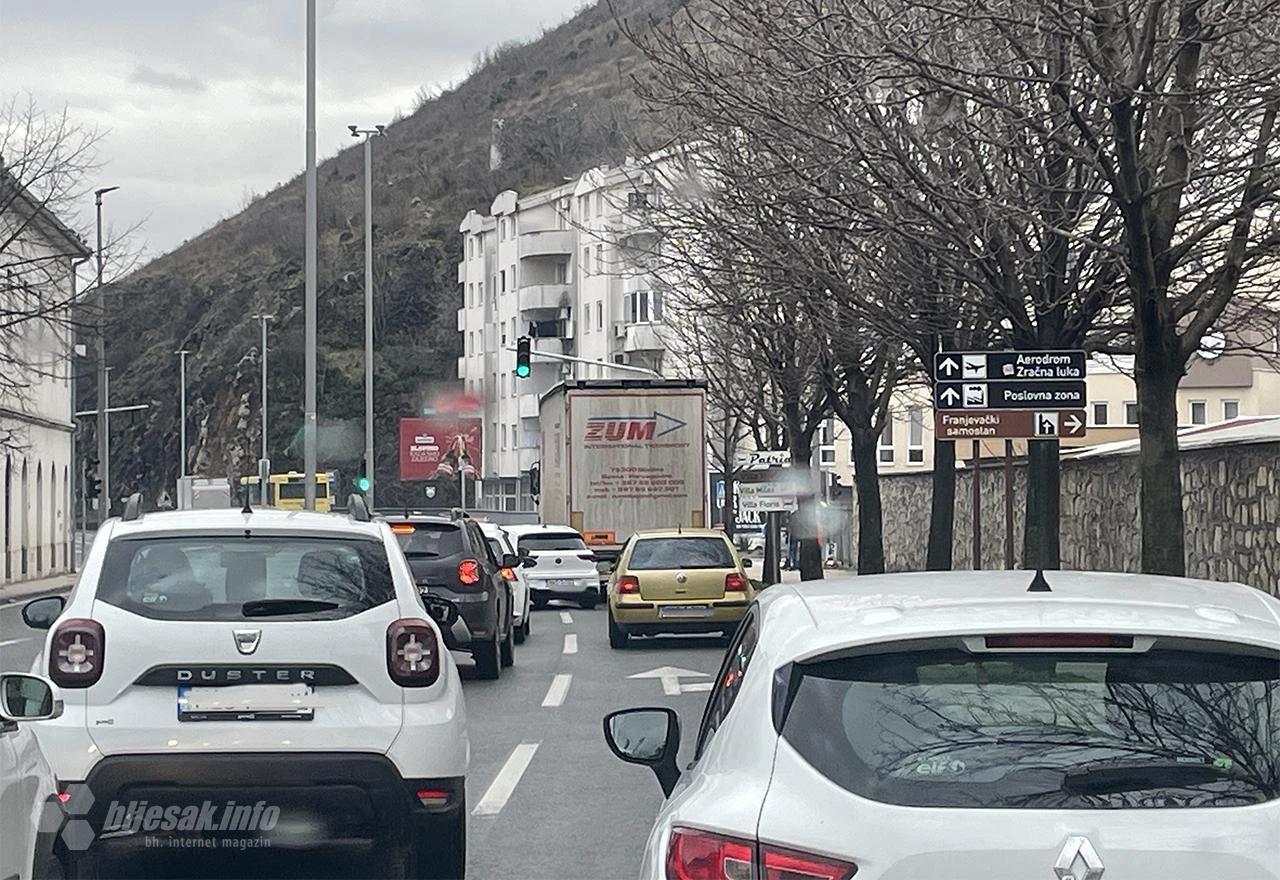 Pokvareni tegljač izavao prometni kaos u Mostaru