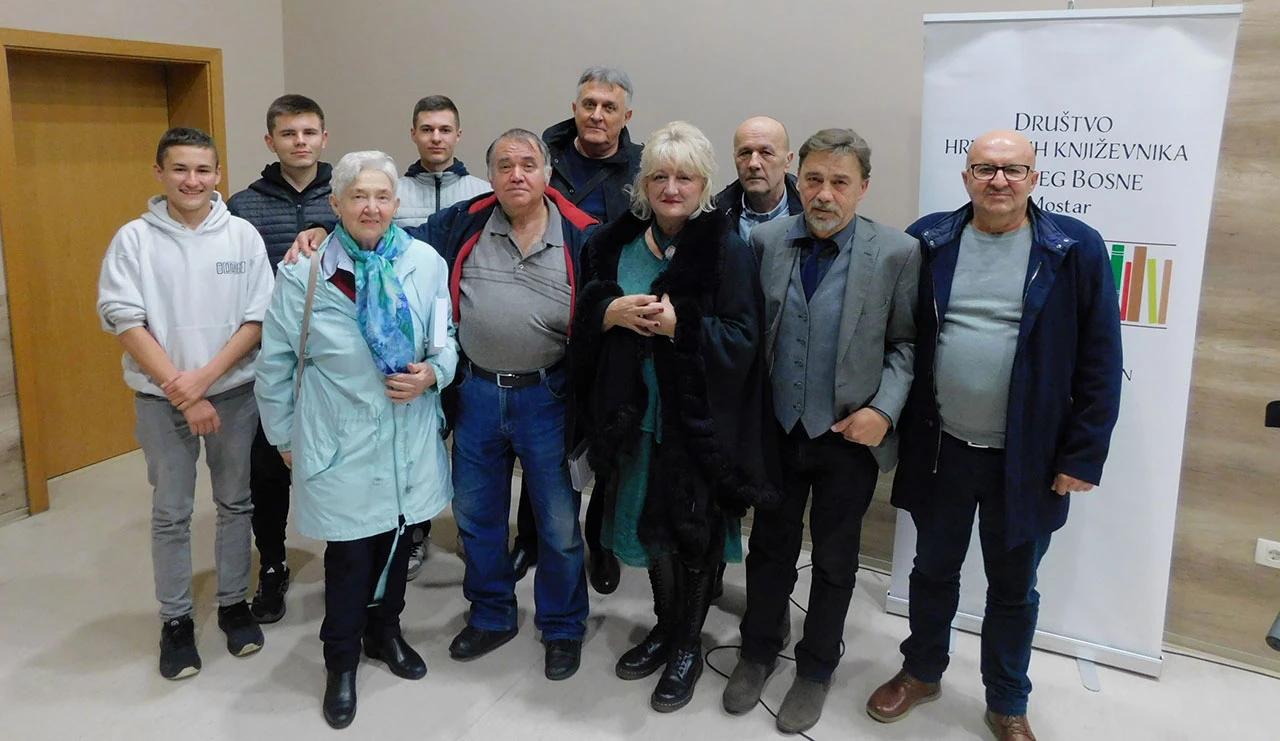 Predstavljena antologija hrvatske antiratne poezije Cvrčci u trubi