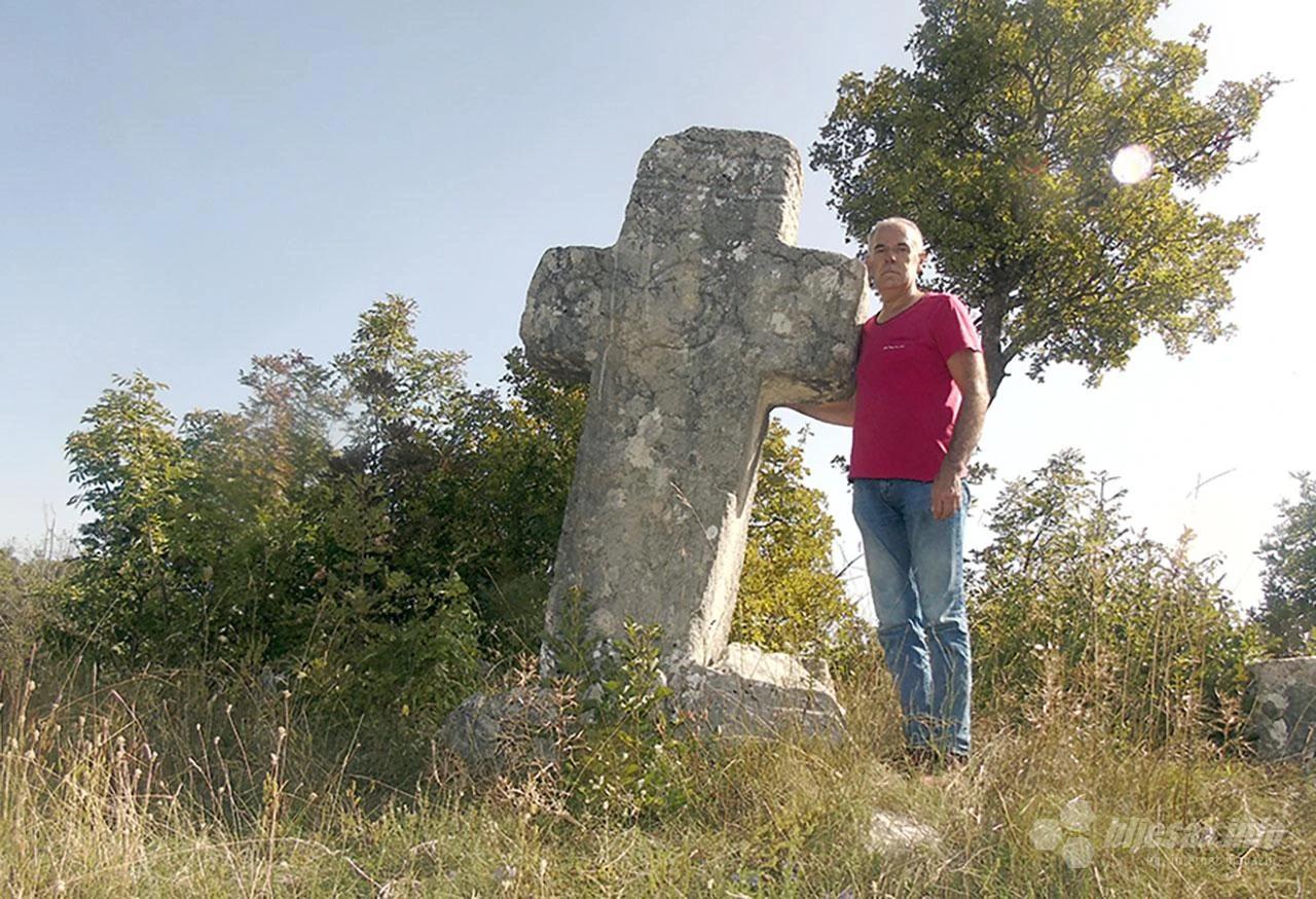 Uz jedan od podveleških križeva