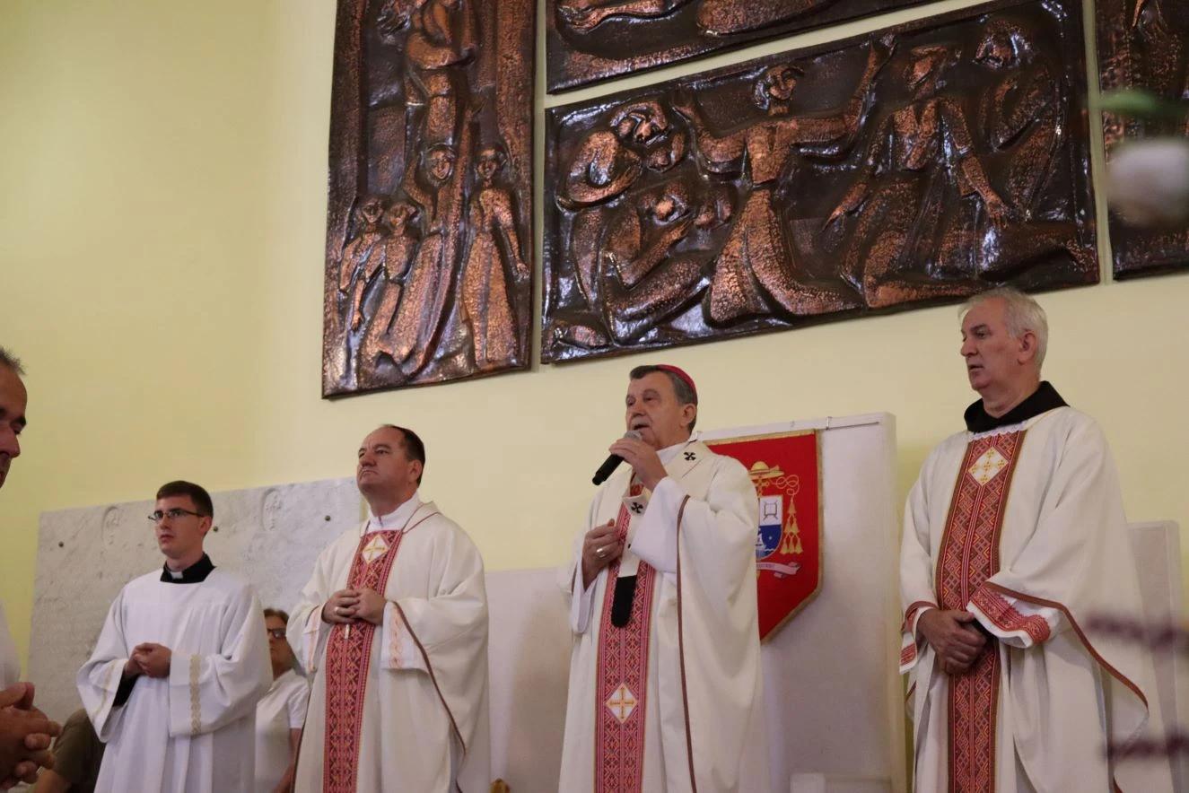Nadbiskup Vukšić predvodio Euharistijsko slavlje u trebinjskoj katedrali na Dan Trebinjske biskupije i Dan medija u BiH
