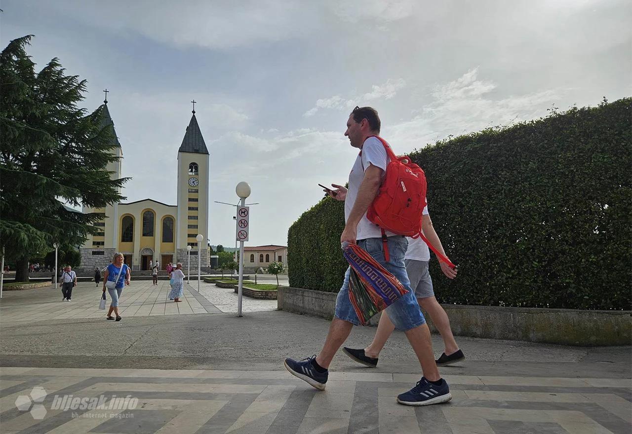 Hodočasnici pristižu u Međugorje povodom 42. obljetnice Gospinih ukazanja
