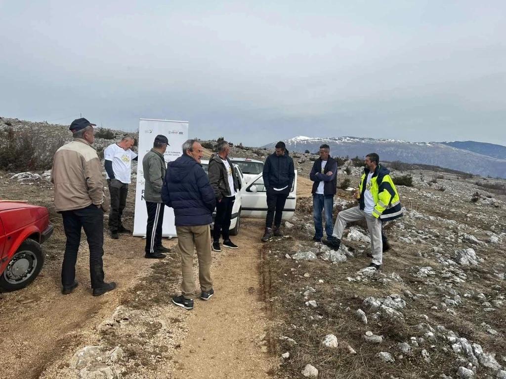 Mještani mjesne zajednice Orašac blokiraju sječu šume