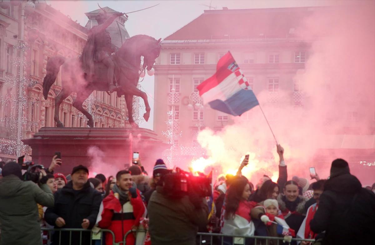 Navijači na Trgu bana Jelačića u Zagrebu