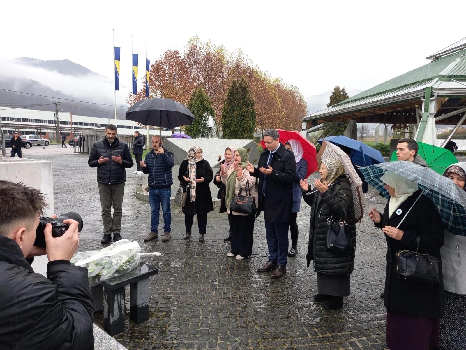 Bećirović posjetio Memorijalni centar u Potočarima i Majke Srebrenice