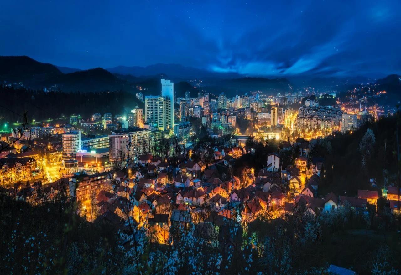 Tuzla noću