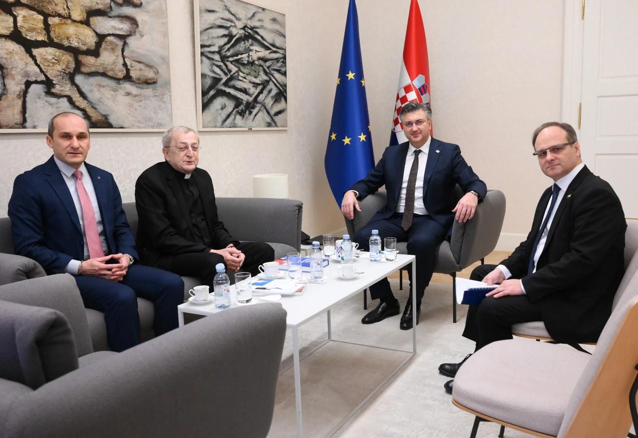 Mons. Franjo Topić s Andrejom Plenkovićem