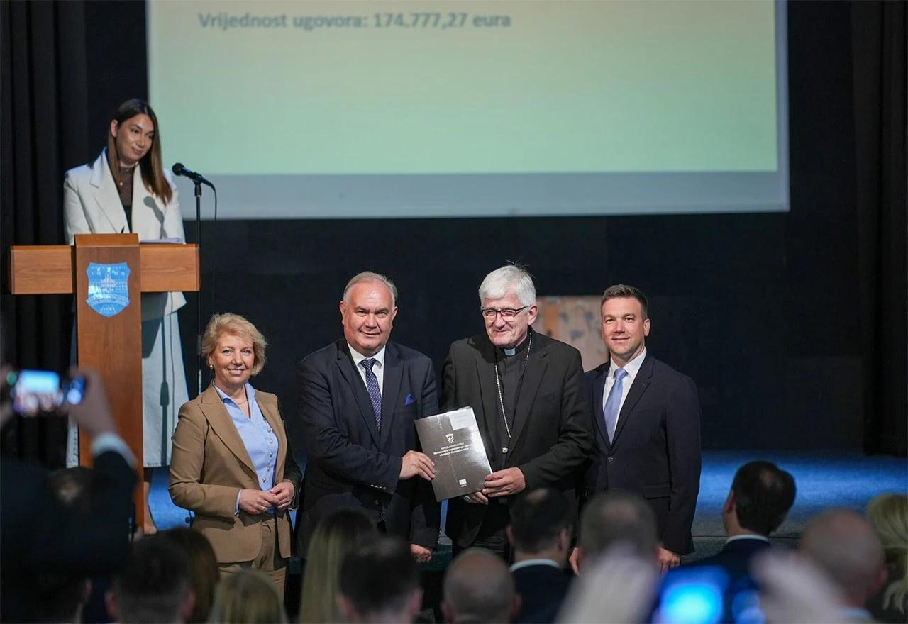 U Travniku dodijeljeni ugovori prekogranične suradnje Hrvatske i BiH
