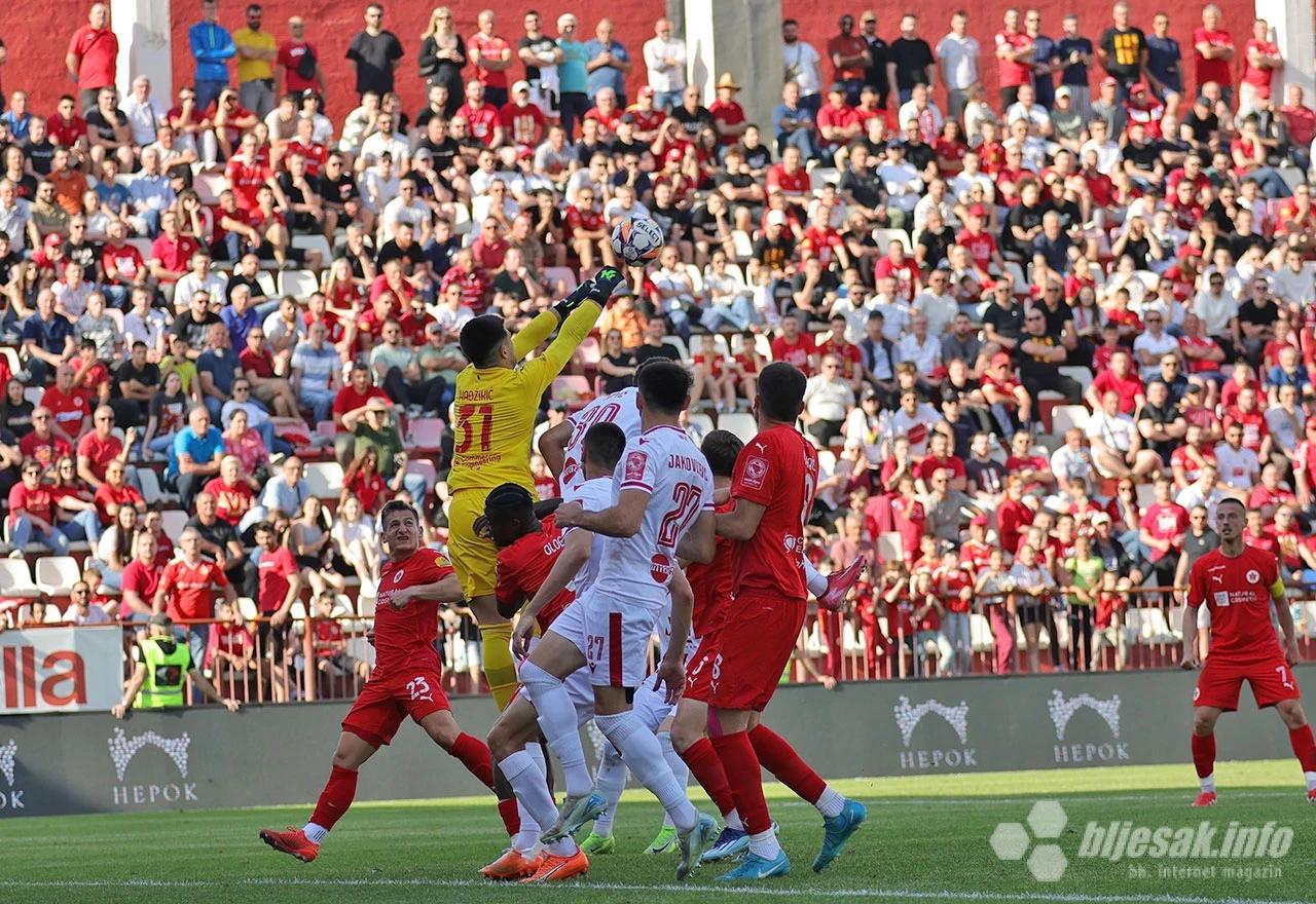 Osman Hadžikić golman FK Velež u skoku
