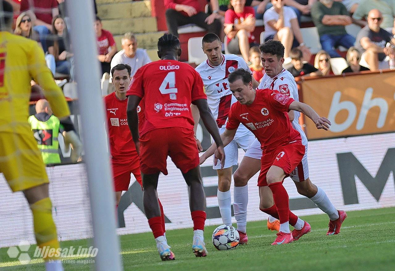 Nikola Srećković ispred Topića i Savića