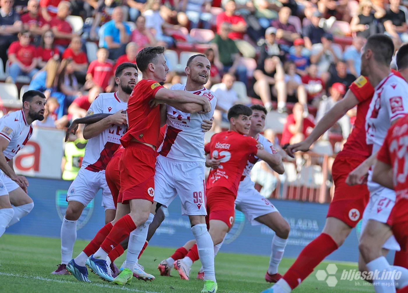 Gužva ispred gola FK Velež