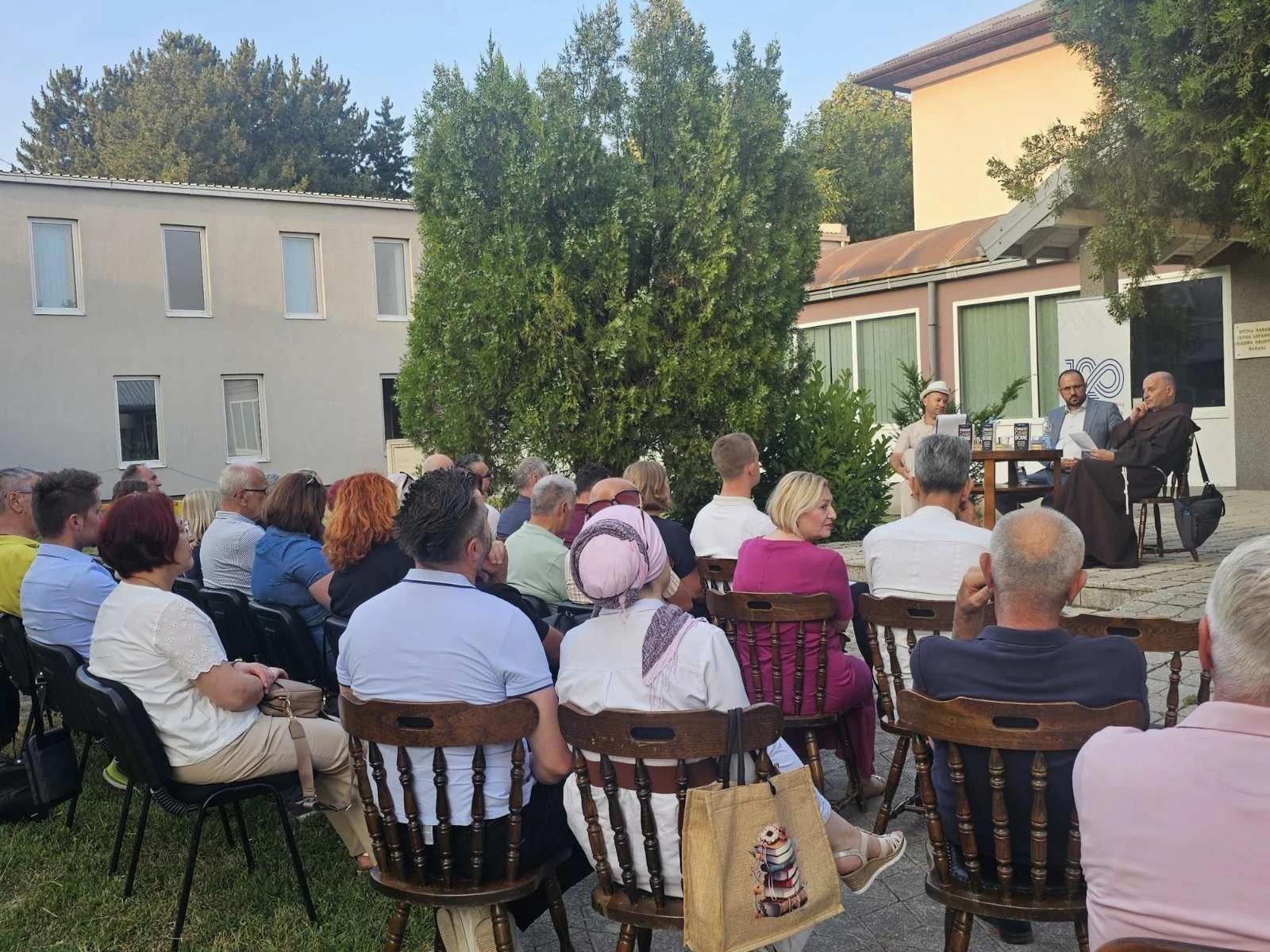 U Kaknju promovirana knjiga koja slavi franjevce kao čuvare bosanskog duha