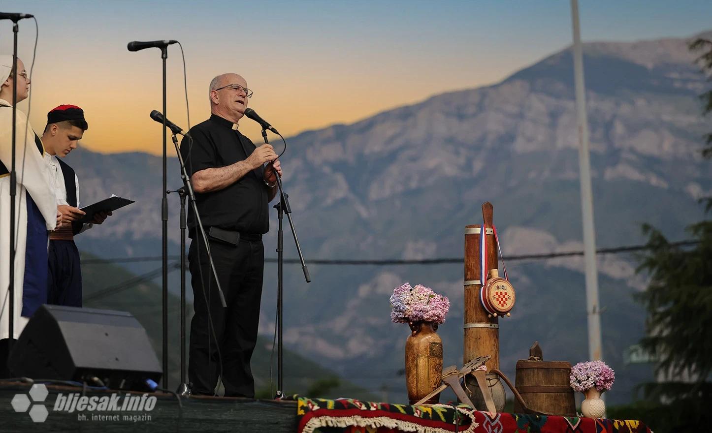 Bjelopoljski župnik don Rajko Marković otvorio je ''Večer Folklora''