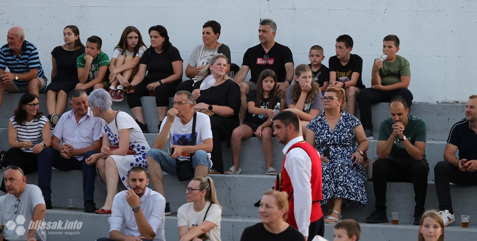 Prva večer trodnevnice: Misa, blagoslov mladih i Večer folklora