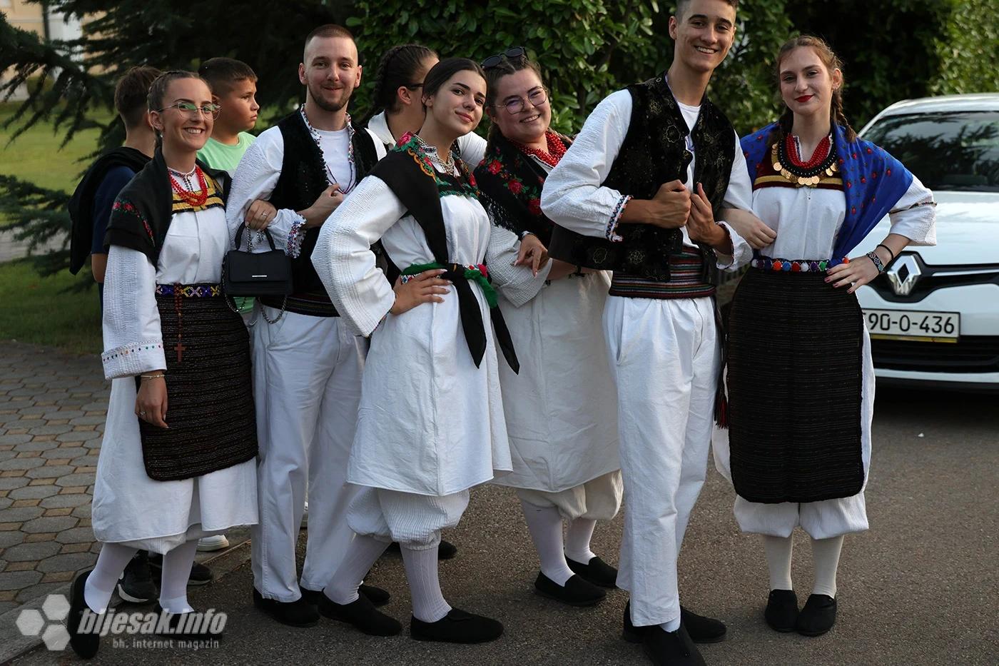 Prva večer trodnevnice: Misa, blagoslov mladih i Večer folklora